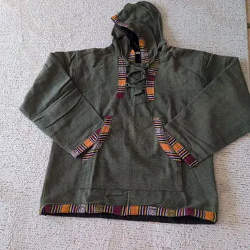 올리브 그린 후드 부착 후드티 에스닉