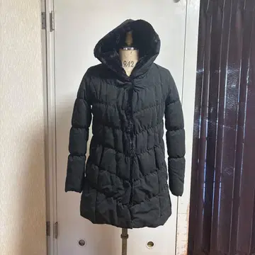 후드 부착 블랙 다운 자켓