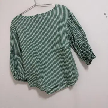 언타이틀 한여름에도 쾌적한 린넨 스트라이프 볼륨 소매 블라우스