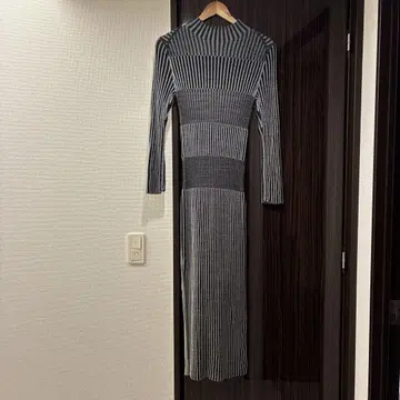 새상품급 COS 스트라이프 롱 니트 원피스 EUR XS