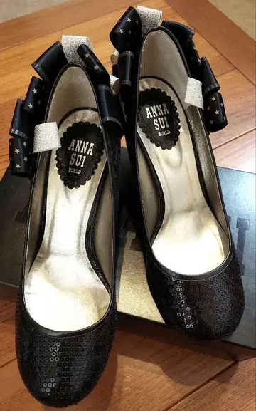 ANNA SUI 블랙 스팽글 펌프스