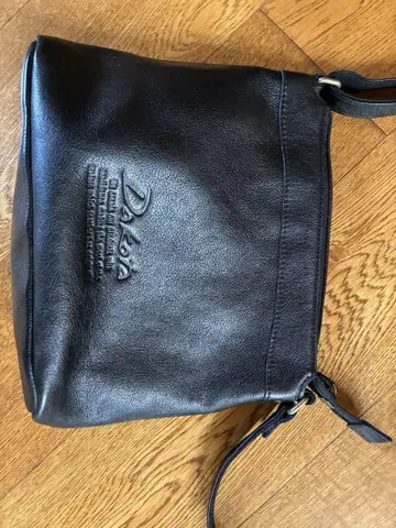 Dakota 블랙 가죽 숄더백