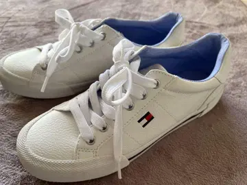 [ 새상품급 ] TOMMY HILFIGER 화이트 스니커즈
