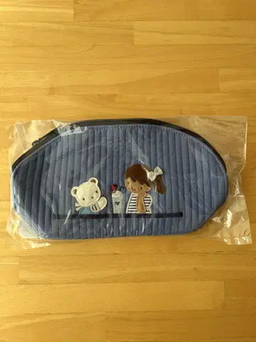 미사용 새상품 pionunnal x familiar 파우치