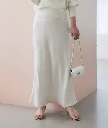 러브티크 봉봉 반짝이는 새틴 내로우 스커트