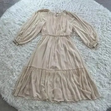 선착순 도쿄 소와르 쉬폰 플레어 원피스 M 사이즈 아이보리