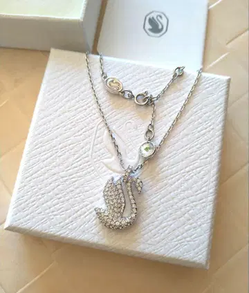 스와로브스키 새상품 Iconic Swan 목걸이 Swarovski