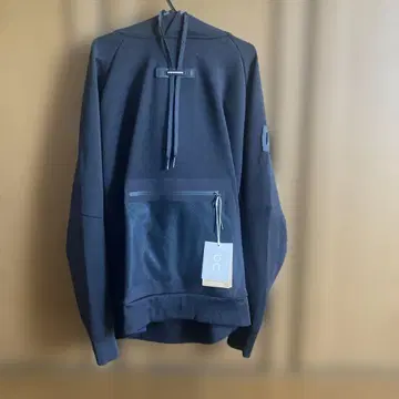 On 블랙 후드티