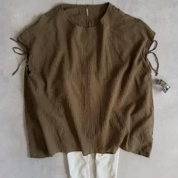 도어즈 2024ss 백 개더 블라우스 린넨 혼방 카키 코튼