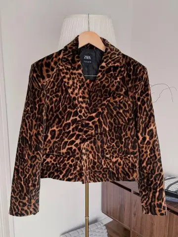 ZARA 레오파드 무늬 숏 자켓 S