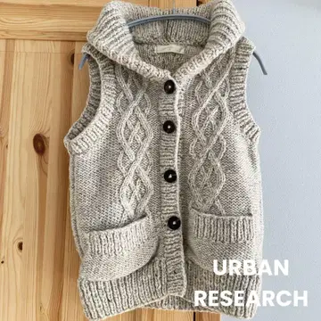 URBAN RESEARCH 케이블 짜임 슬리브리스 스웨터