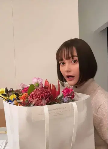 타마시로 티나 씨 착용 랑데부 케이블 니트탑