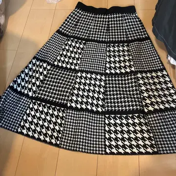 플레어 스커트 화이트 블랙 체크 프리 사이즈