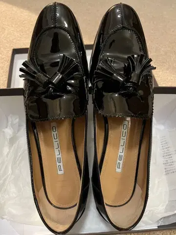 PELLICO 블랙 태슬 로퍼