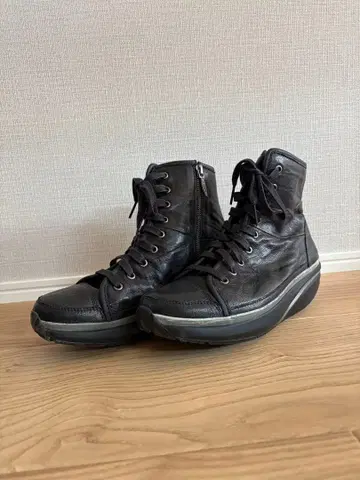 MBT 블랙 가죽 통굽 부츠