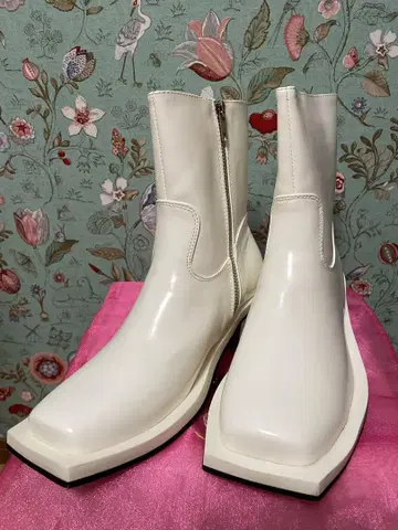 미사용 새상품 사이즈 38 화이트 앵클부츠