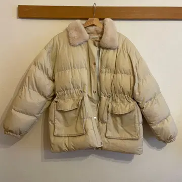 INUO 베이지 다운 자켓 퍼 카라 부착