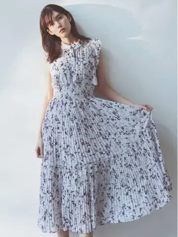 Sustainable 프릴 플리츠 원피스