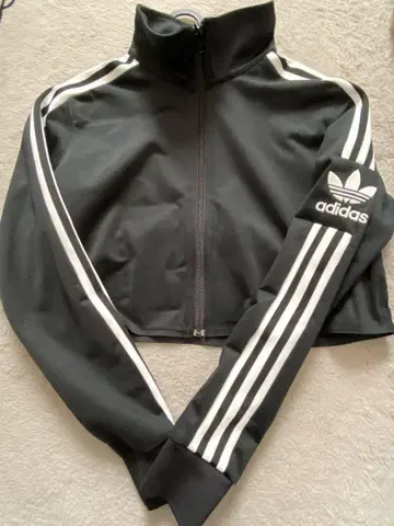 adidas 크롭 자켓 블랙