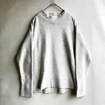 유니클로 수플레얀 하이넥 스웨터 여성용 L 아이보리