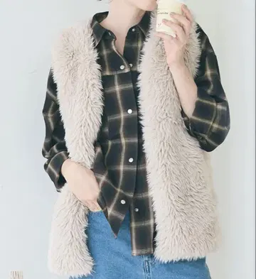 coca 베이지 퍼 베스트 포켓 부착 캐주얼 완판템 L size