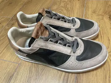 새상품급 diadora HERITAGE (디아도라 헤리티지)