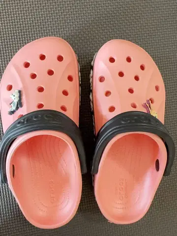 크록스 핑크 꽃무늬 스트랩