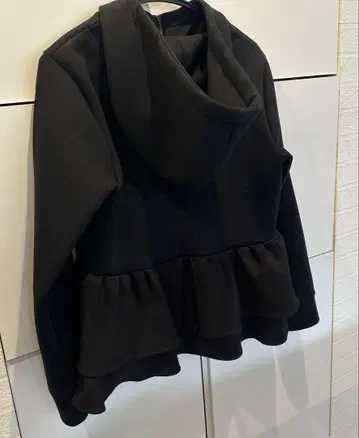 BARNEYS NEWYORK 프릴 후드티