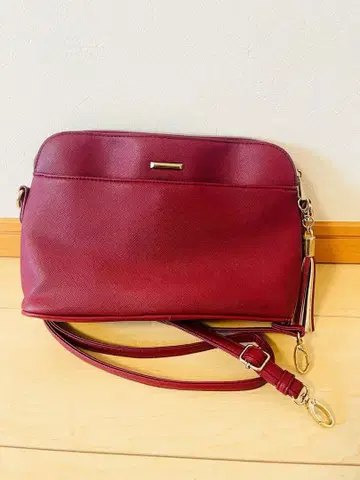 1시간 한정 판매 버건디 태슬 숄더백