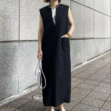 un dix cors 슬릿 넥 점프 스커트 블랙