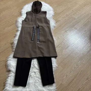 후드 부착 브라운 베스트