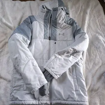 할인 Under Armour 자켓 L 화이트/그레이