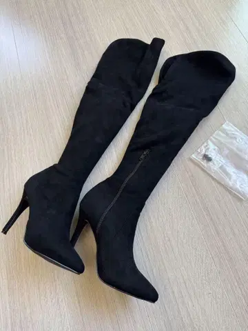 R&E 블랙 스웨이드 니하이 부츠 22.5cm