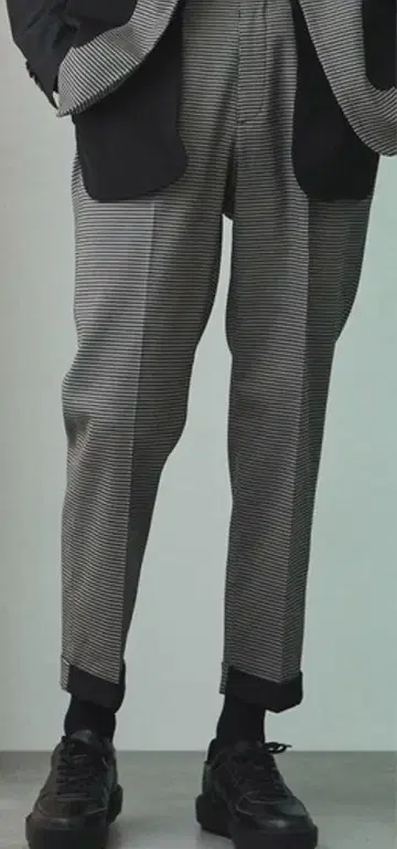 유나이티드 도쿄 체크 무늬 인기 이소재 미배색 테이퍼드 팬츠