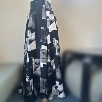 HARE 플레어 스커트 블랙 화이트