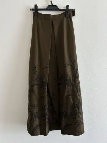 [Ameri] EMBROIDERY TUCK FLARED SKIRT