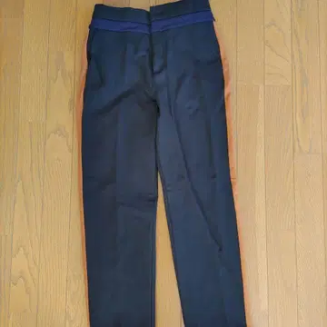 블랙 슬랙스 네이비 악센트