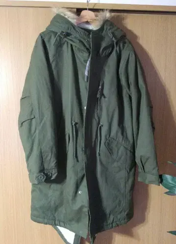 올리브 그린 퍼 모즈 코트 M