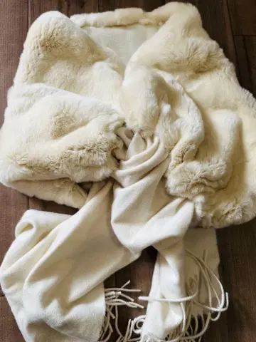 UNITED ARROWS 아이보리 퍼 달린 숄 캐시미어