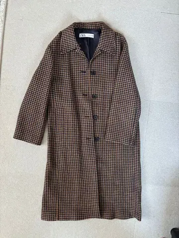 ZARA 체크 무늬 체스터 코트