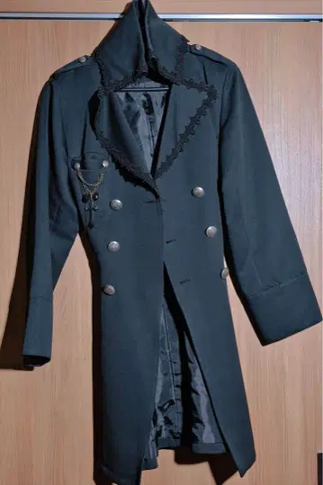 Alice and the Pirates 블랙 트렌치코트 아리파이