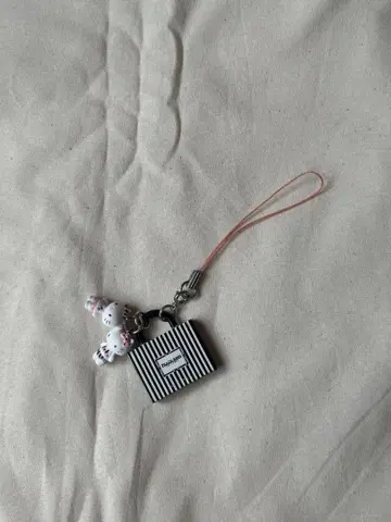 헬로키티 키티 피치 존 스트랩 키링