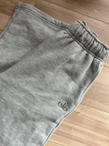alo yoga 스웨트 팬츠