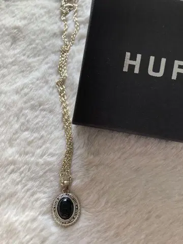 HUF 블랙 오벌 펜던트 목걸이