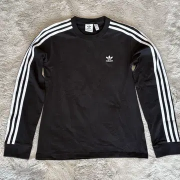 adidas 블랙 긴팔 T셔츠