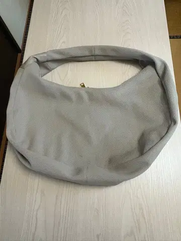 그레이 메쉬 숄더백