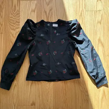미사용급 Gajess 블라우스 flower puff blouse
