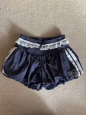 SHAGGIE 레이스 부착 나일론 벌룬 숏팬츠