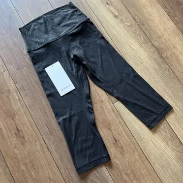 룰루레몬 Align HR Crop 17' E-Emboss 블랙 4