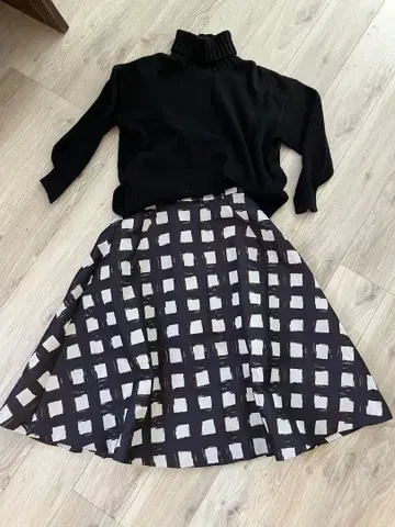 뷰티 앤 유스 터틀넥